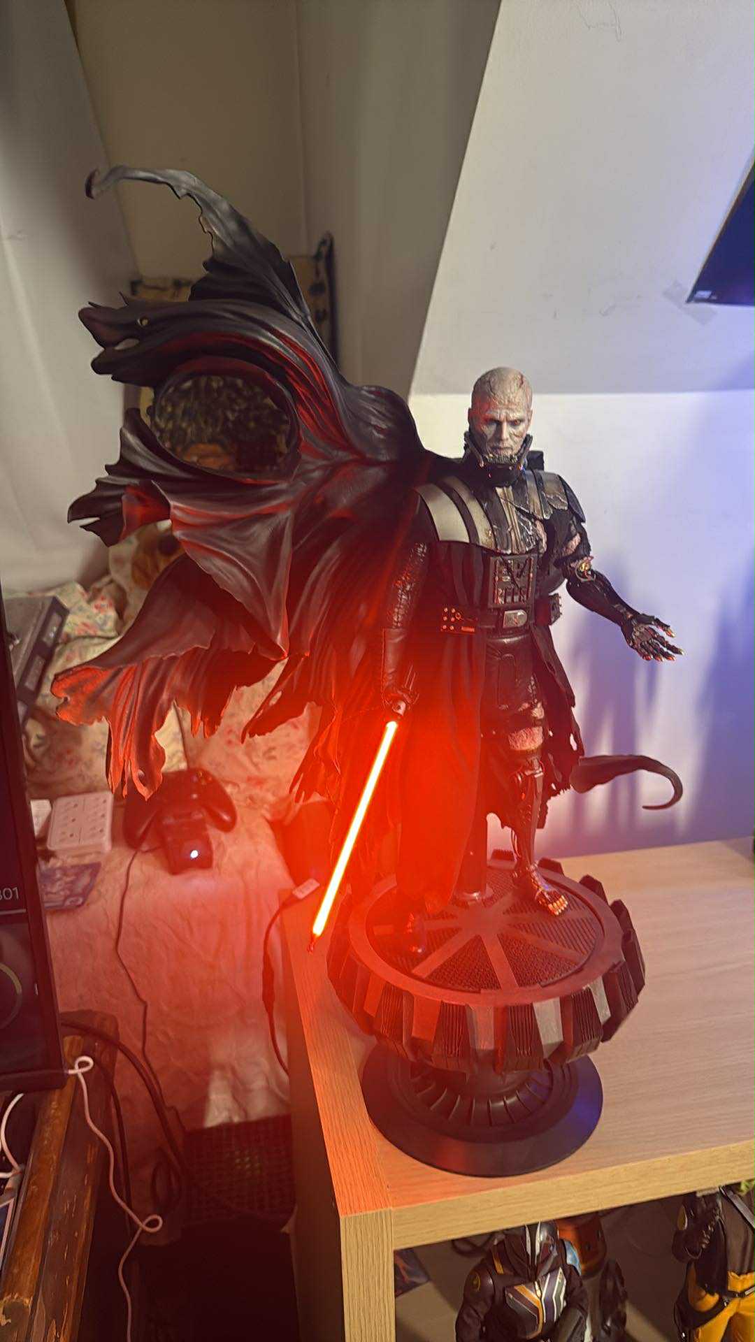 Hot Toys - DX 45 - Darth Vader (Battle Damaged) 1/6 Scale