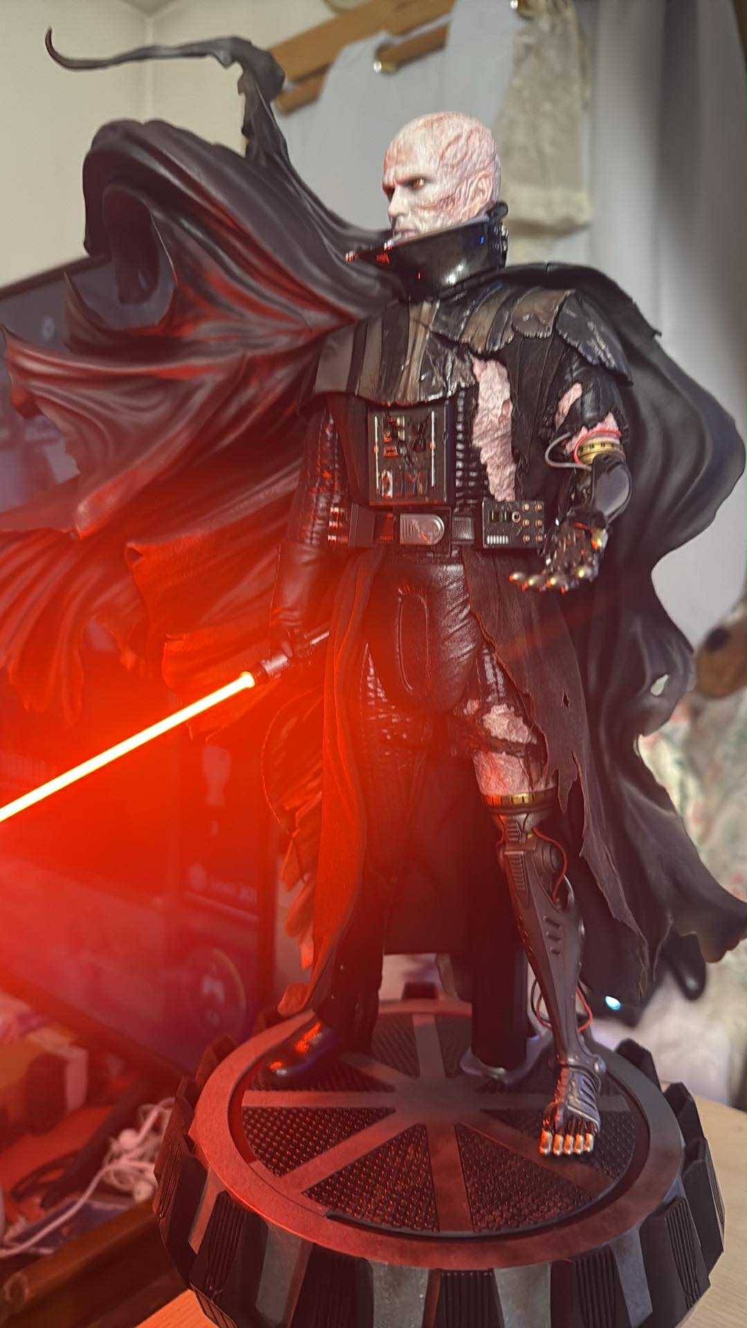 Hot Toys - DX 45 - Darth Vader (Battle Damaged) 1/6 Scale